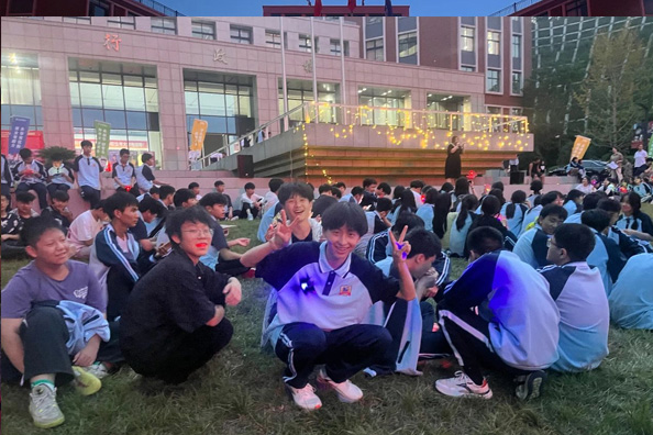 "星光草地·音樂之夜"校園草地音樂節(jié)！